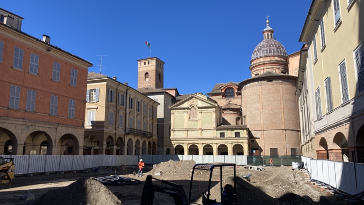 Riqualificazione urbana con sistemazione della piazza